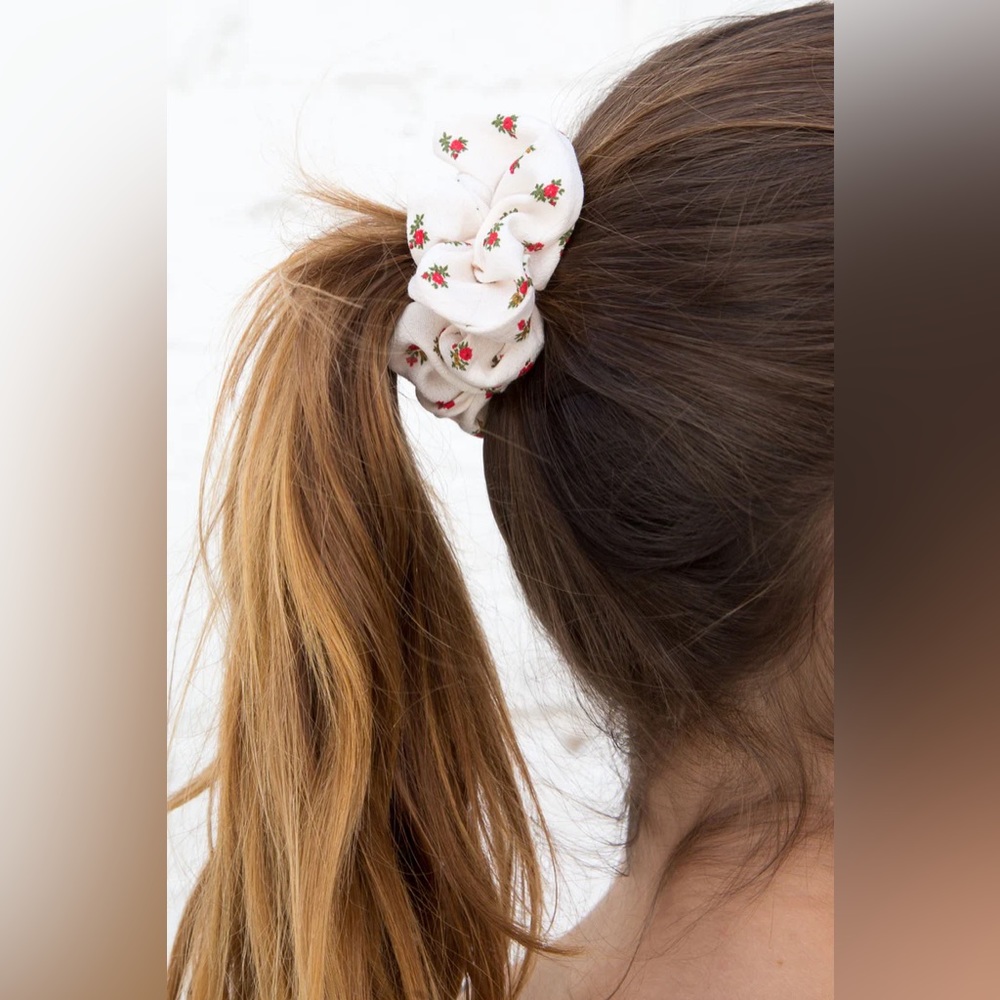 Brandy Melville Floral Scrunchie